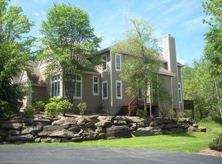 428 Woodloch Dr, Hawley, PA 18428