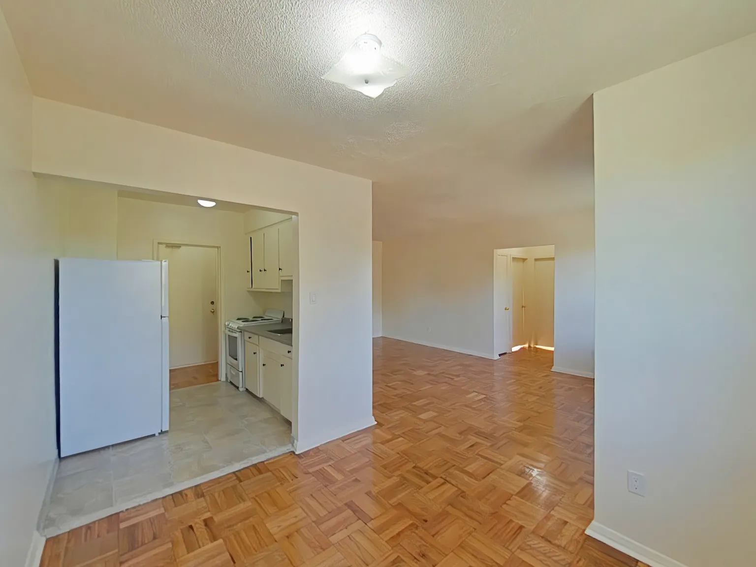 1637 Victoria Park Avenue — Photo 4