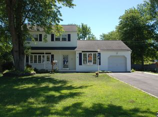 14 Sugar Maple Ave, Manalapan, NJ 07726