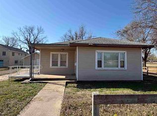 635 E Bridge Ave, Blackwell, OK 74631