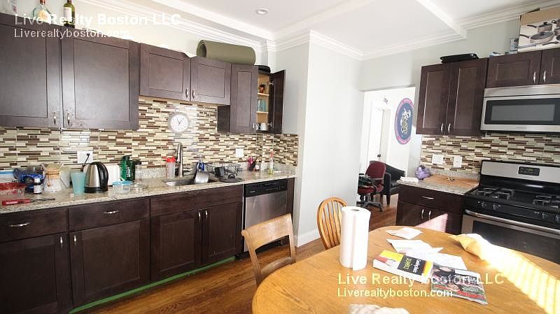 2nd image of 20 Otis St