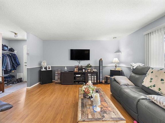 5th image of 272 N Huntington Close NE