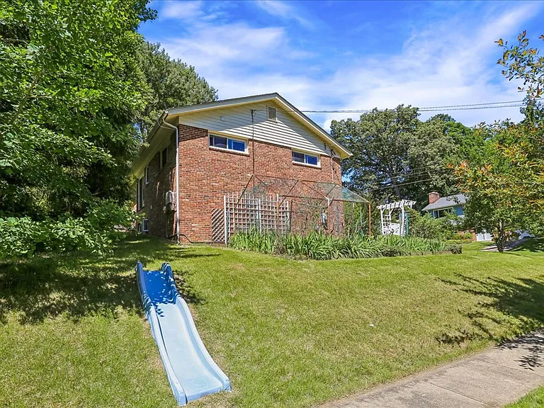 200 Belton Rd — Photo 35
