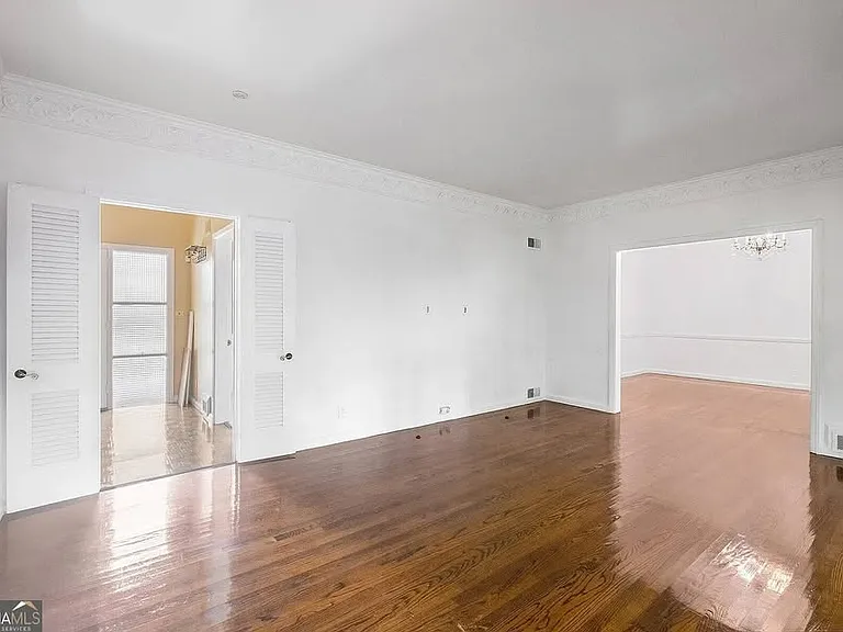 757 Old Ivy Rd NE — Photo 8