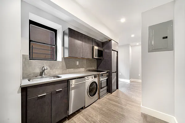 Rented by REZI | media 10