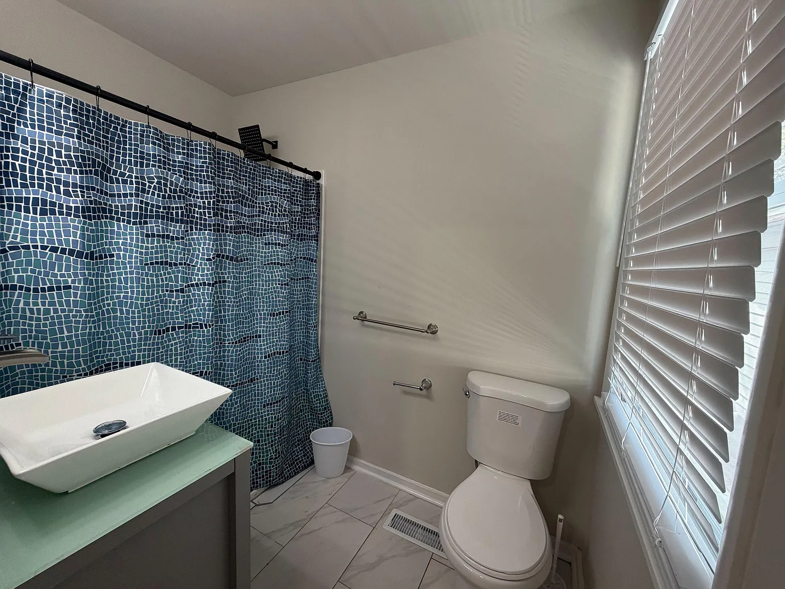 3 bed, 2.0 bath, 1300 sqft, $1,139 — Photo 4