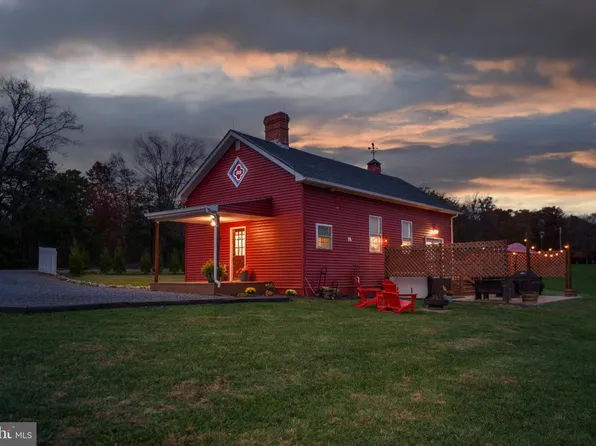 1098 Reynolds Rd, Cross Junction, VA 22625