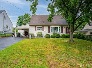 29 Kendall Dr, Parlin, NJ 08859