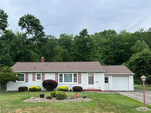 918 Pinecrest Rd, Girard, OH 44420