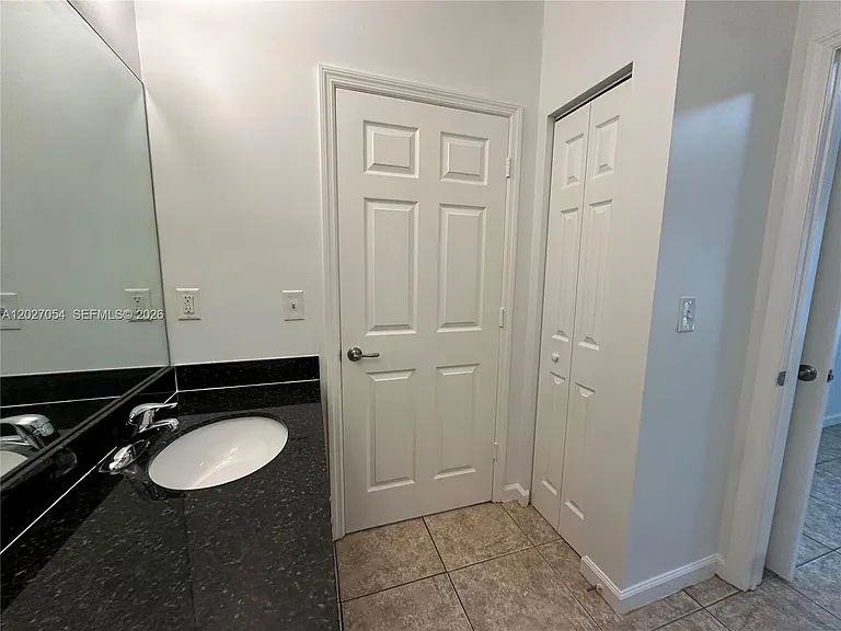 1035 NE 10th Ave #1 — Photo 18