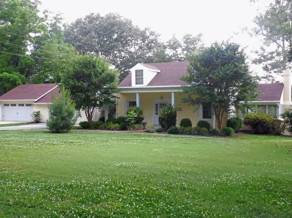 1910 S College St, Trenton, TN 38382