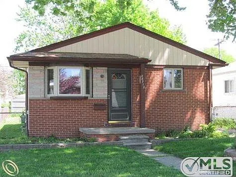 28712 Groveland St photo 1