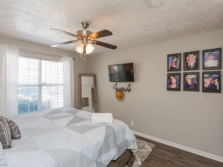 1005 Looby Cir — Photo 17