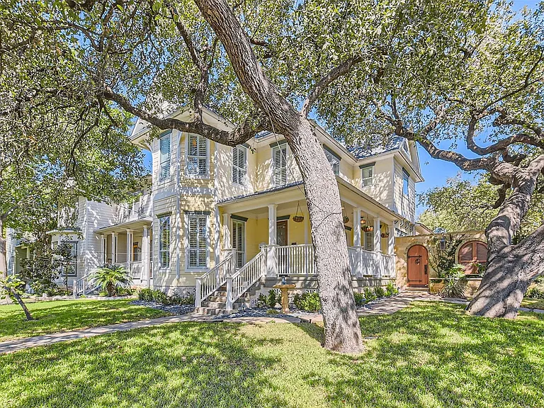 2390 W 8th St — Photo 2
