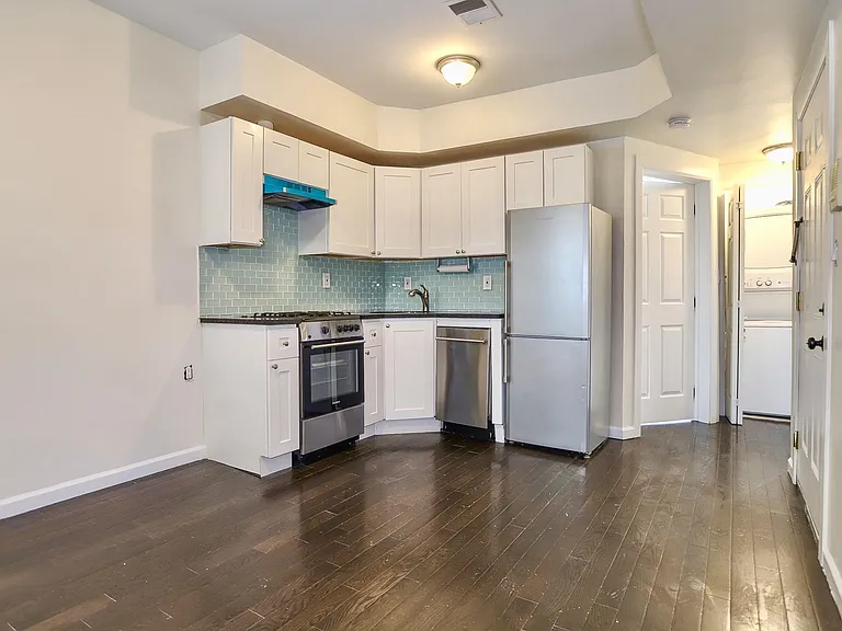 60 Webster Ave #2 — Photo 4