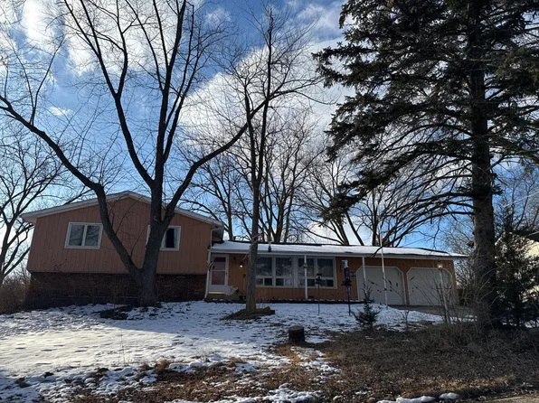 1301 Adams St, Lake In The Hills, IL 60156