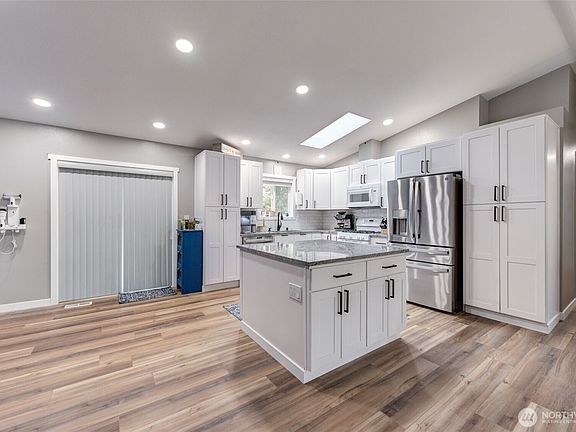 3rd image of 17323 74th Drive NE