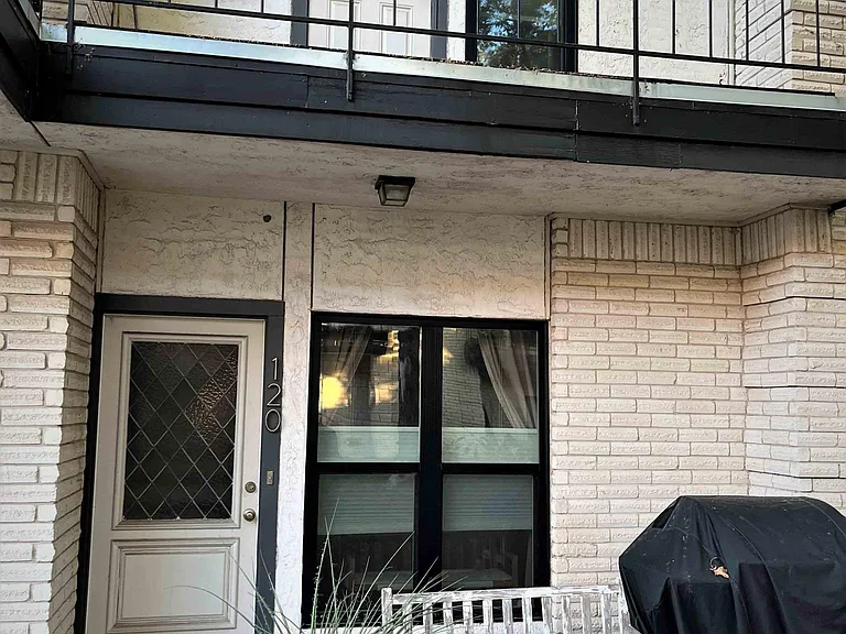 1307 Kinney Ave #120 — Photo 35