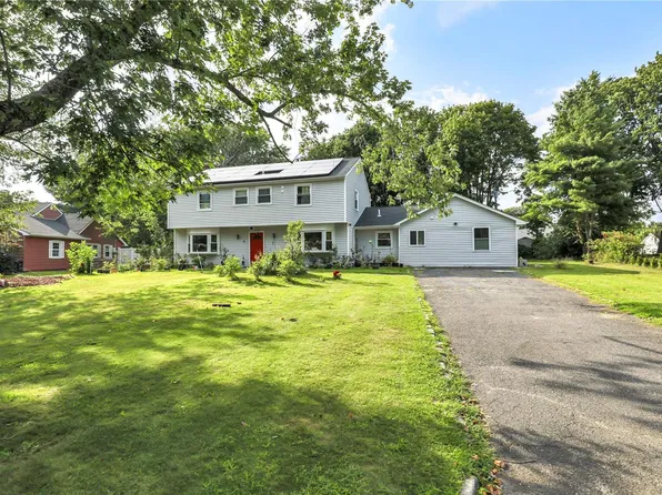 11 Manor Lane, Stony Brook, NY 11790
