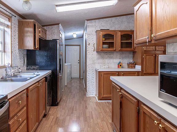4th image of 20 Fleetwood Addition Ests