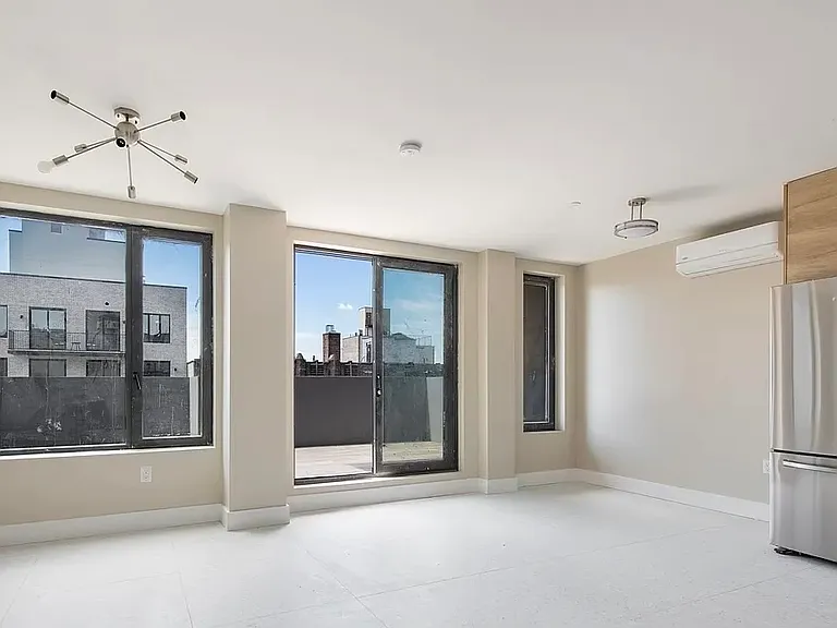 1669 E 19th St #Penthouse 2 — Photo 3