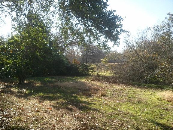 2nd image of 307 W Custers Creek Bnd