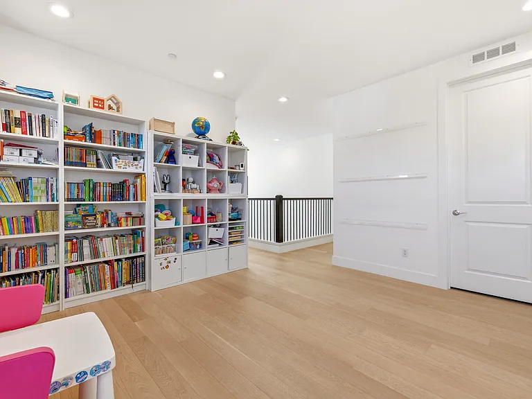 19212 Blackthorn Dr — Photo 23