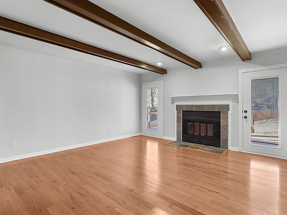 4th image of 3504 Fairhill Dr