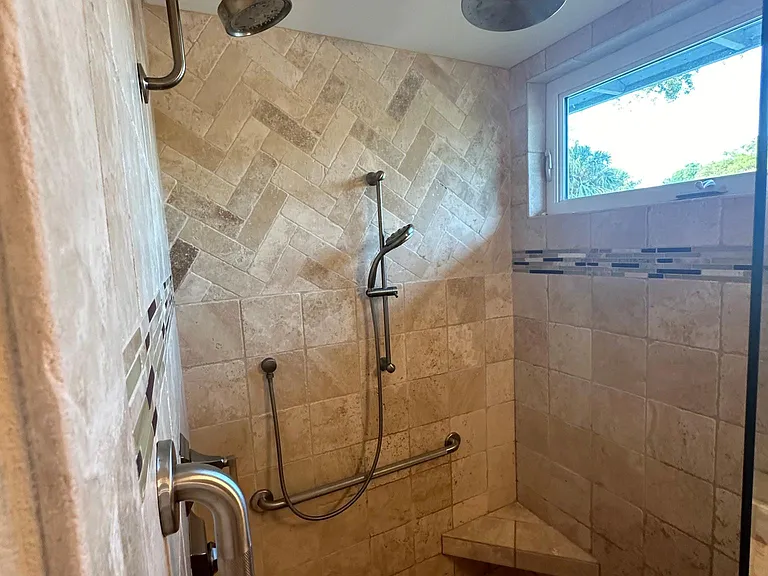 Master Bedroom Bathroom