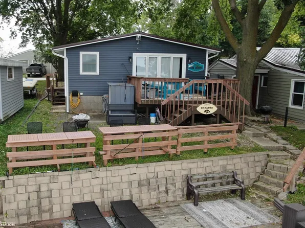 1902 Sandy Beach Rd, Clarion, IA 50525