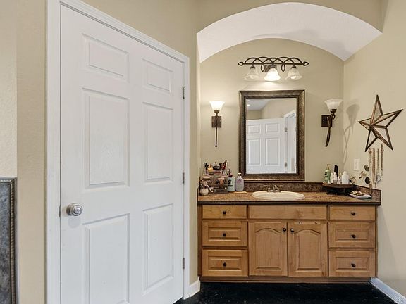 3rd image of 848 Sandy Ford Rd