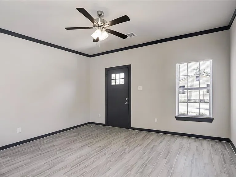 8103 Glass St — Photo 4