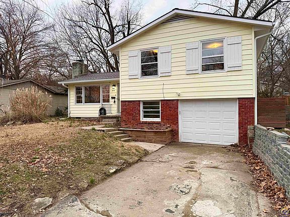 3rd image of 2515 Belle Haven Dr