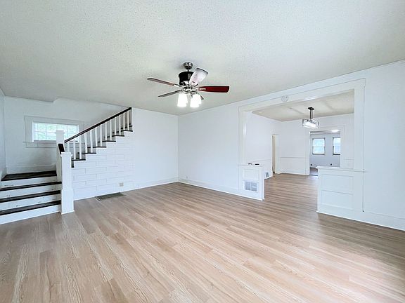 2nd image of 208 W 10th Ave
