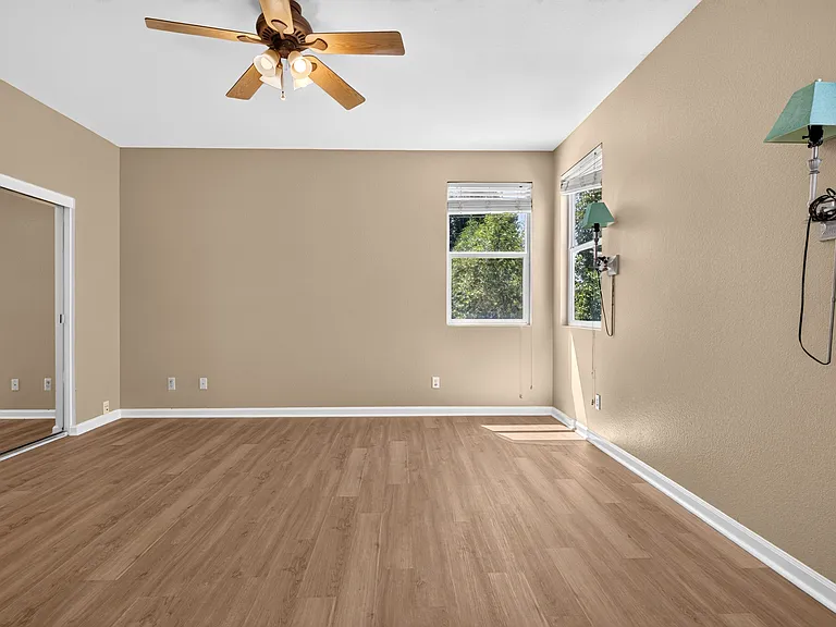 5230 Bay St — Photo 43