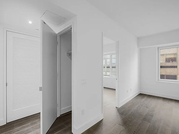 4th image of 10 Nevins St #6EE