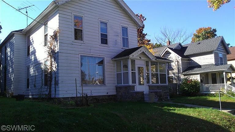 1st image of 624 Pleasant St SE