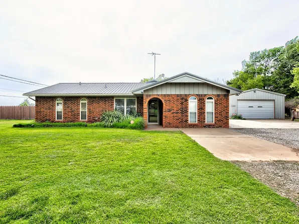 10520 Mitzi Dr, Waukomis, OK 73773