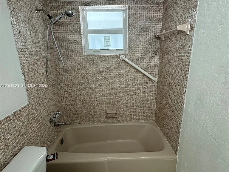 1398 NE 191st St #C305 — Photo 16