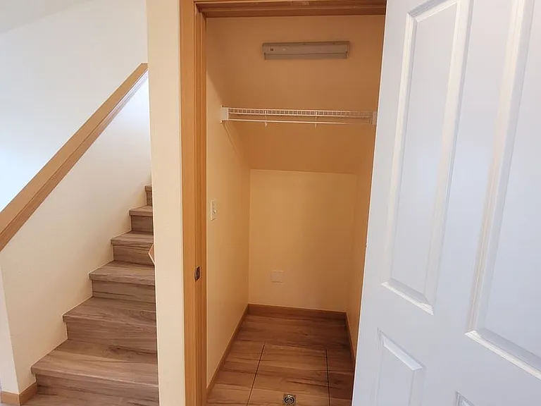 410 Holland Ave — Photo 21