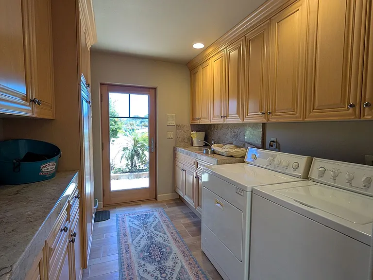 8565 Orcutt Rd — Photo 17