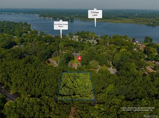 5 Lombardy Ct, Pinckney, MI 48169