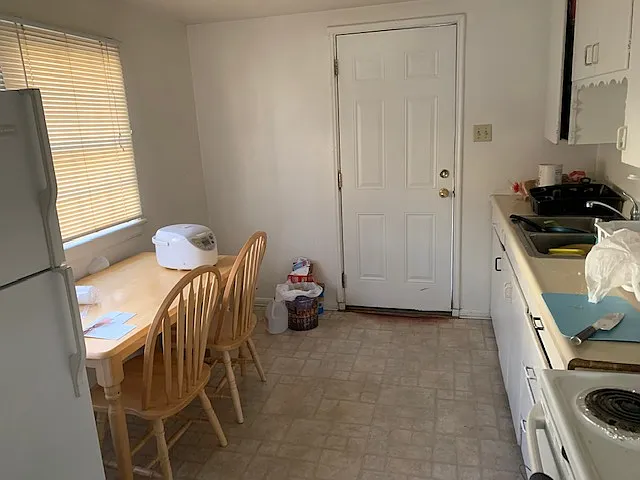 5 bed, 2000 sqft, $400 — Photo 2