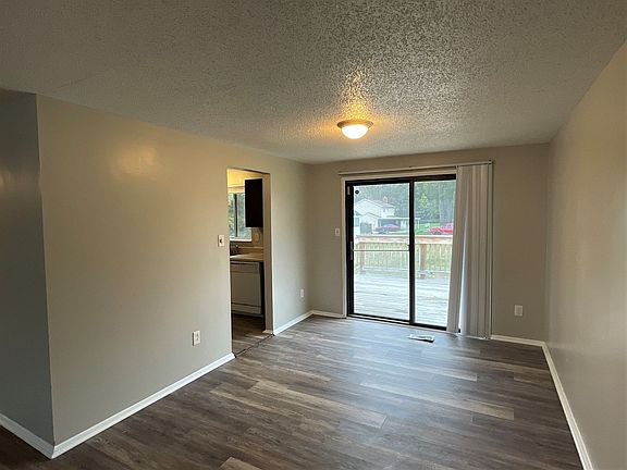 3rd image of 3220 Berrybush Ct