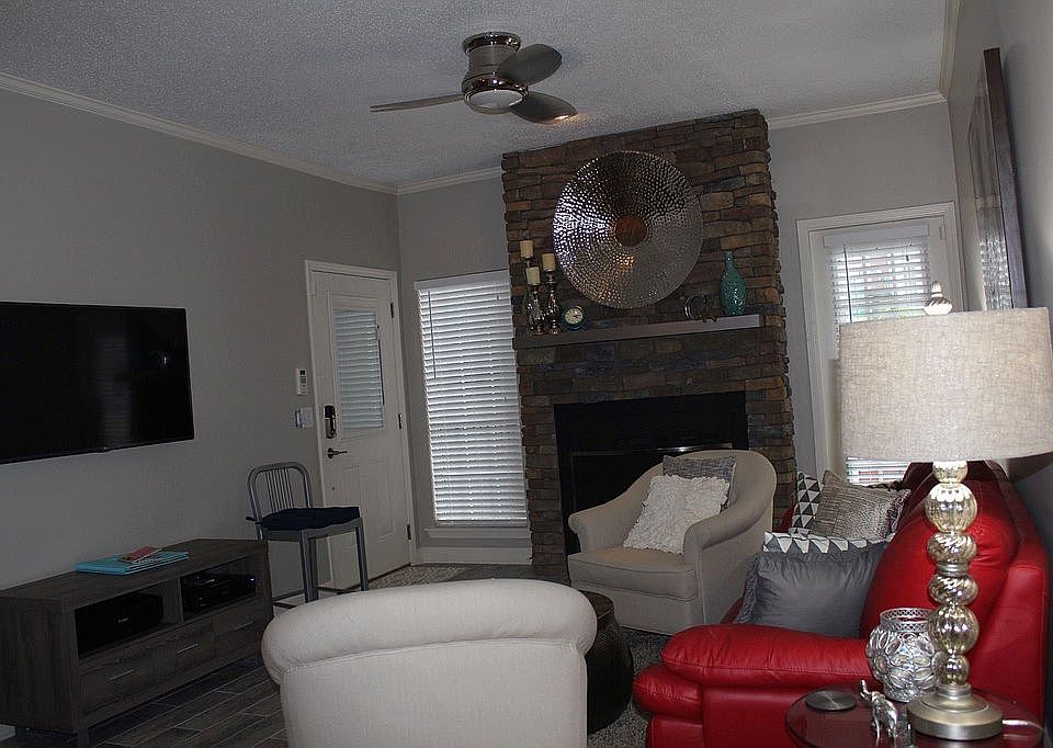 1st image of 708 11th St APT 121
