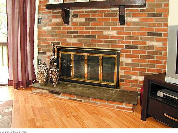 5th image of 602 Cedar Hollow Dr