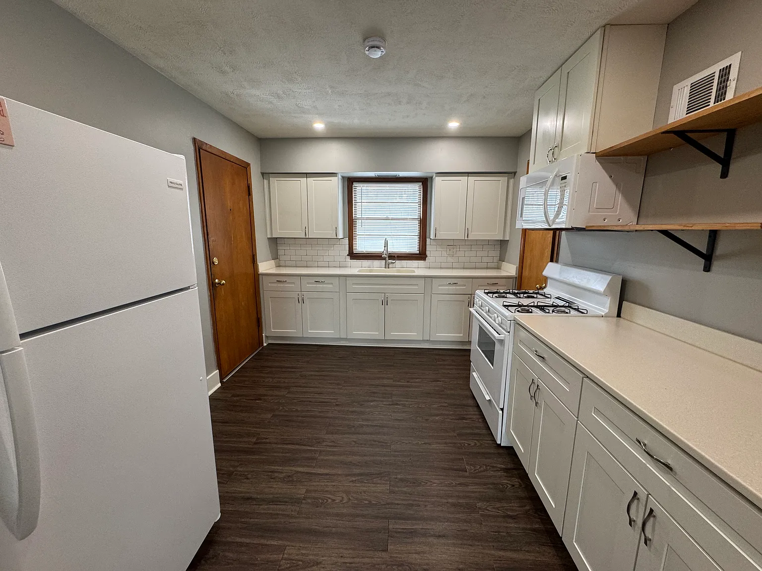 2 bed, 725 sqft, $995 — Photo 3