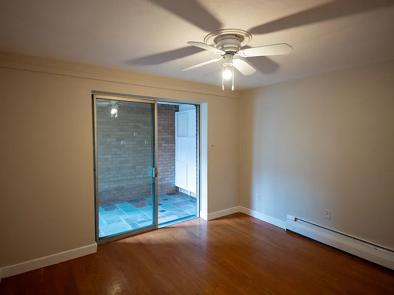 12 Commonwealth Ct #5 — Photo 6