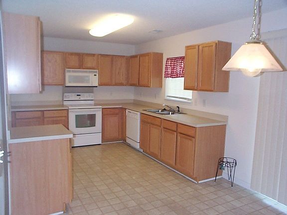 Large Eat-in kitchen