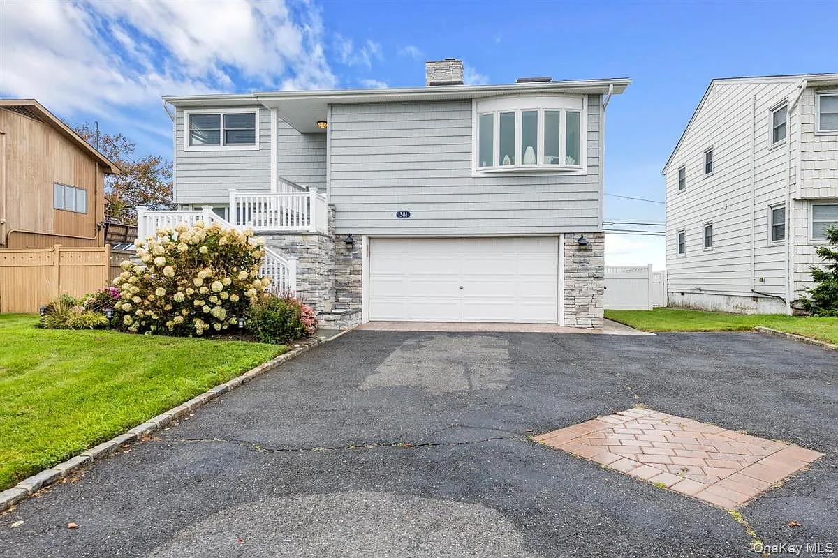 4 bed, 2.0 bath, 2222 sqft, $4,500 — Photo 1